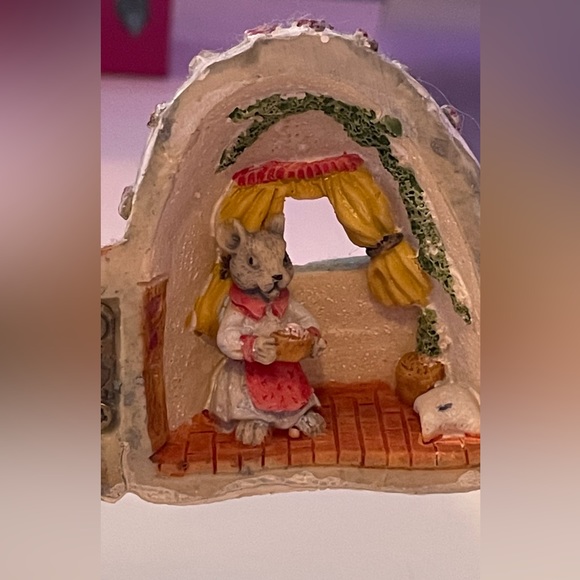 Mice Living Inside of Mushroom Figurine Albert Price - Picture 3 of 4